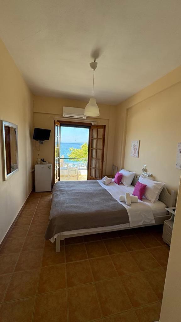 Romanza Rooms Poúlithra Exterior foto